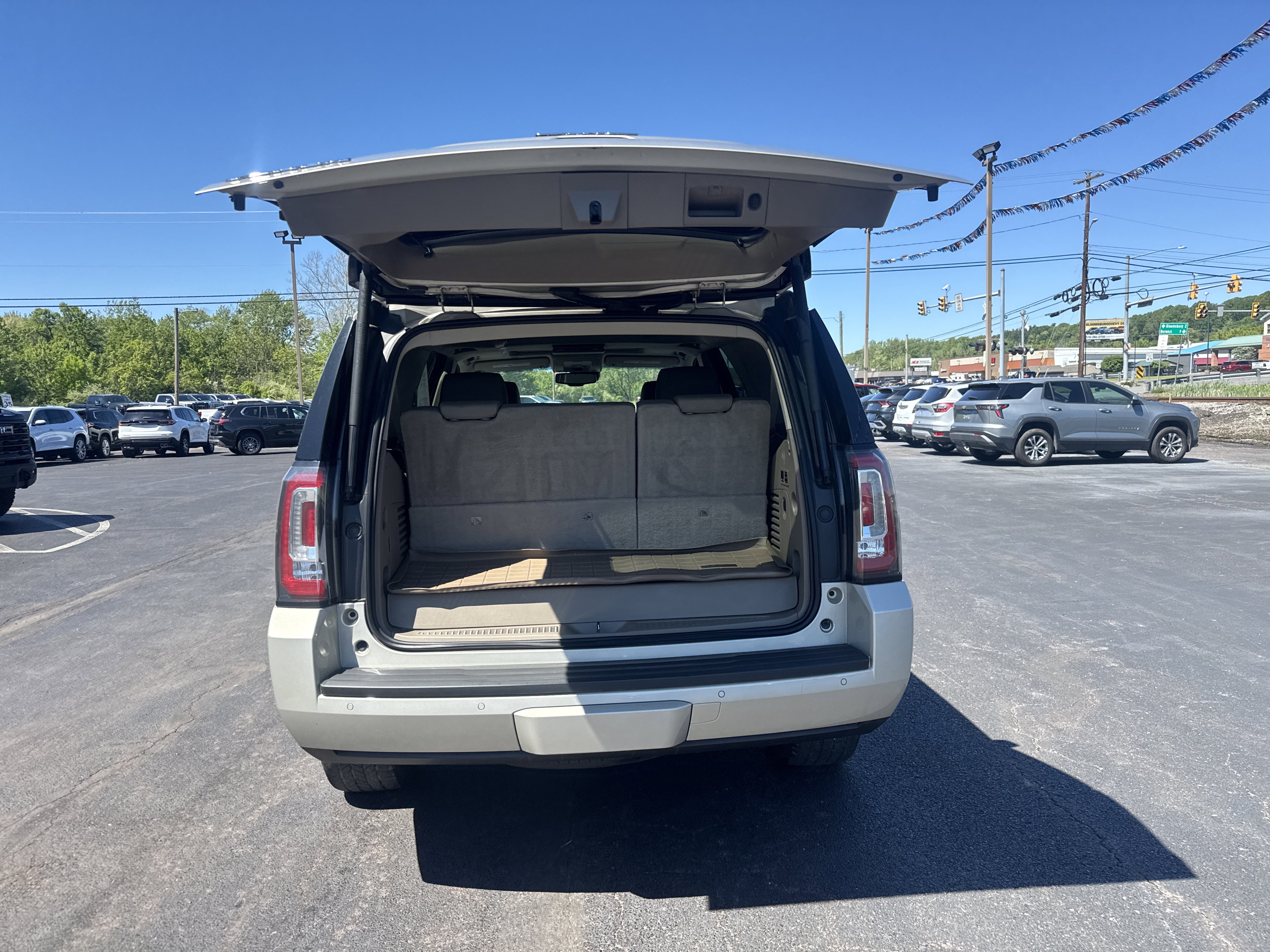 Used 2015 GMC Yukon SLT w/ Open Road Package AWD/4WD image 5