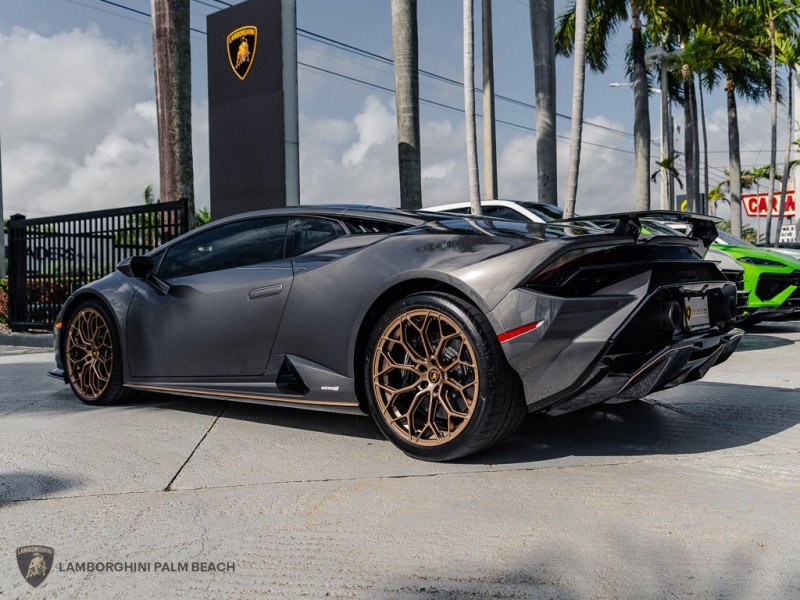 Used 2024 Lamborghini Huracan Tecnica image 3