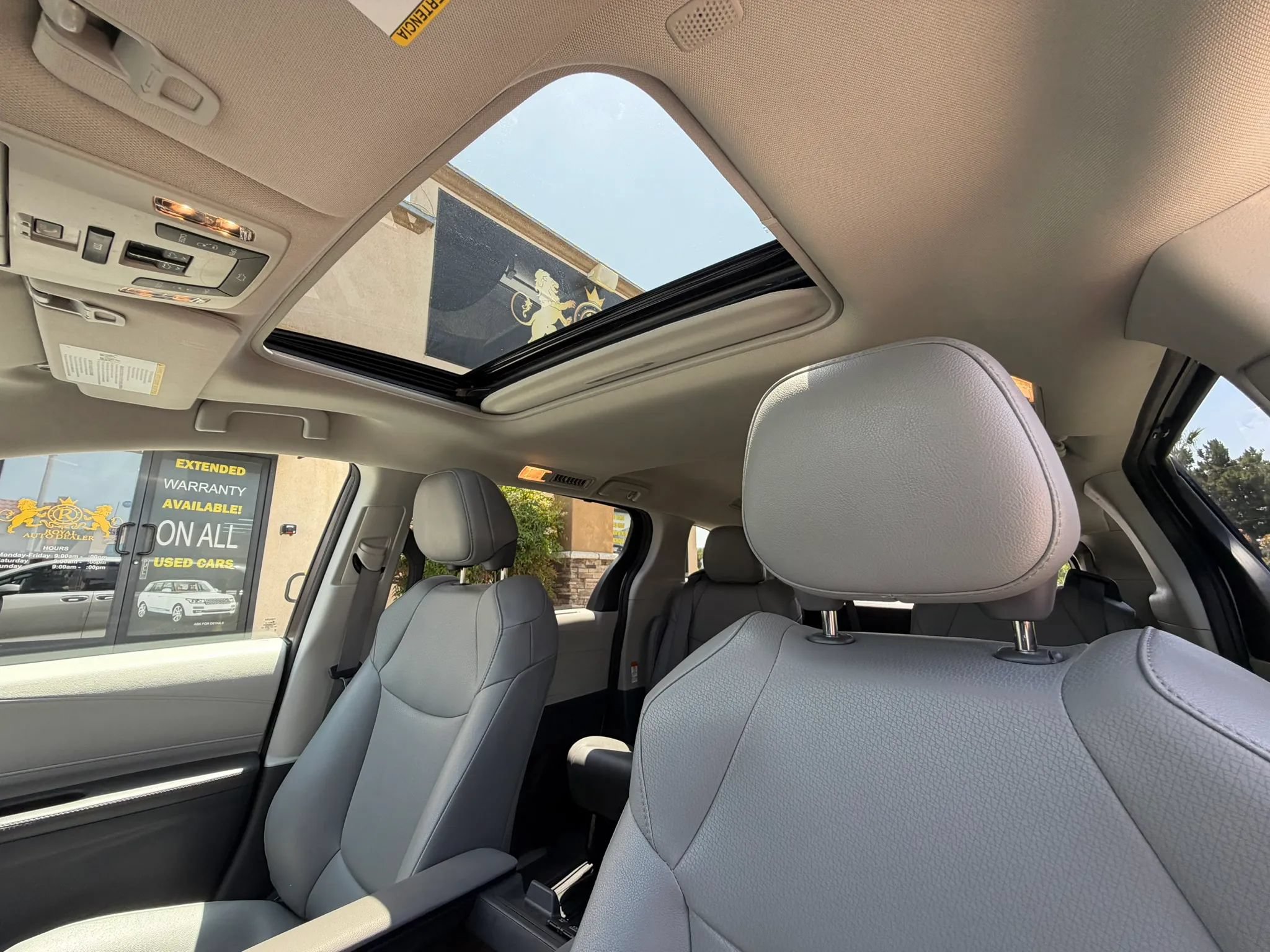 Used 2023 Toyota Sienna XLE FWD image 34
