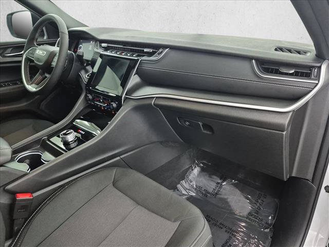 Used 2025 Jeep Grand Cherokee L Laredo w/ Luxury Tech Group I RWD image 23