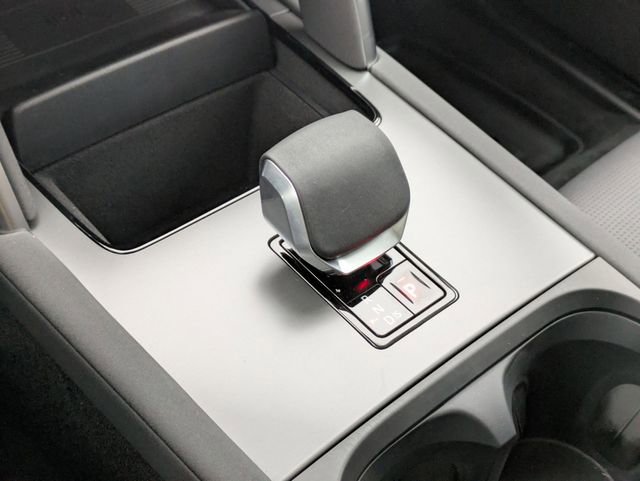 New 2025 Land Rover Discovery Sport S image 9