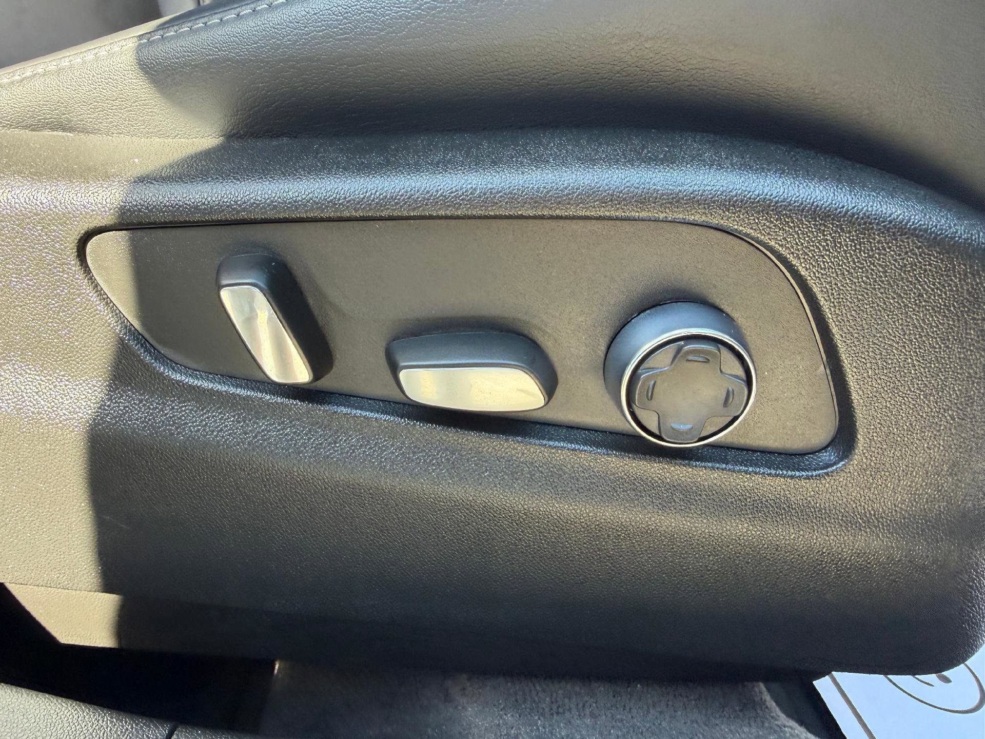 Certified 2025 Cadillac XT4 Premium Luxury w/ Cold Weather Package image 44