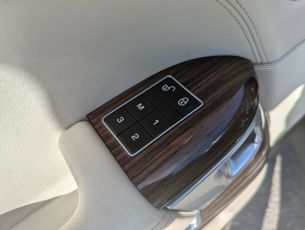 Used 2016 Land Rover Range Rover Supercharged image 13