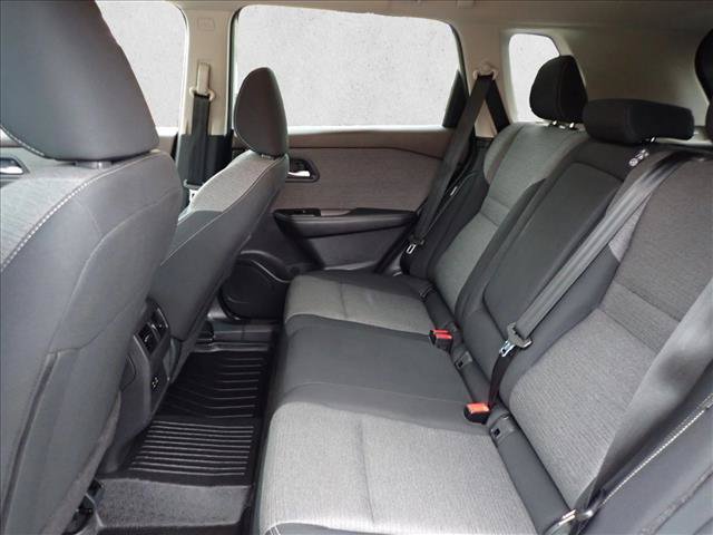 Used 2023 Nissan Rogue SV FWD image 9