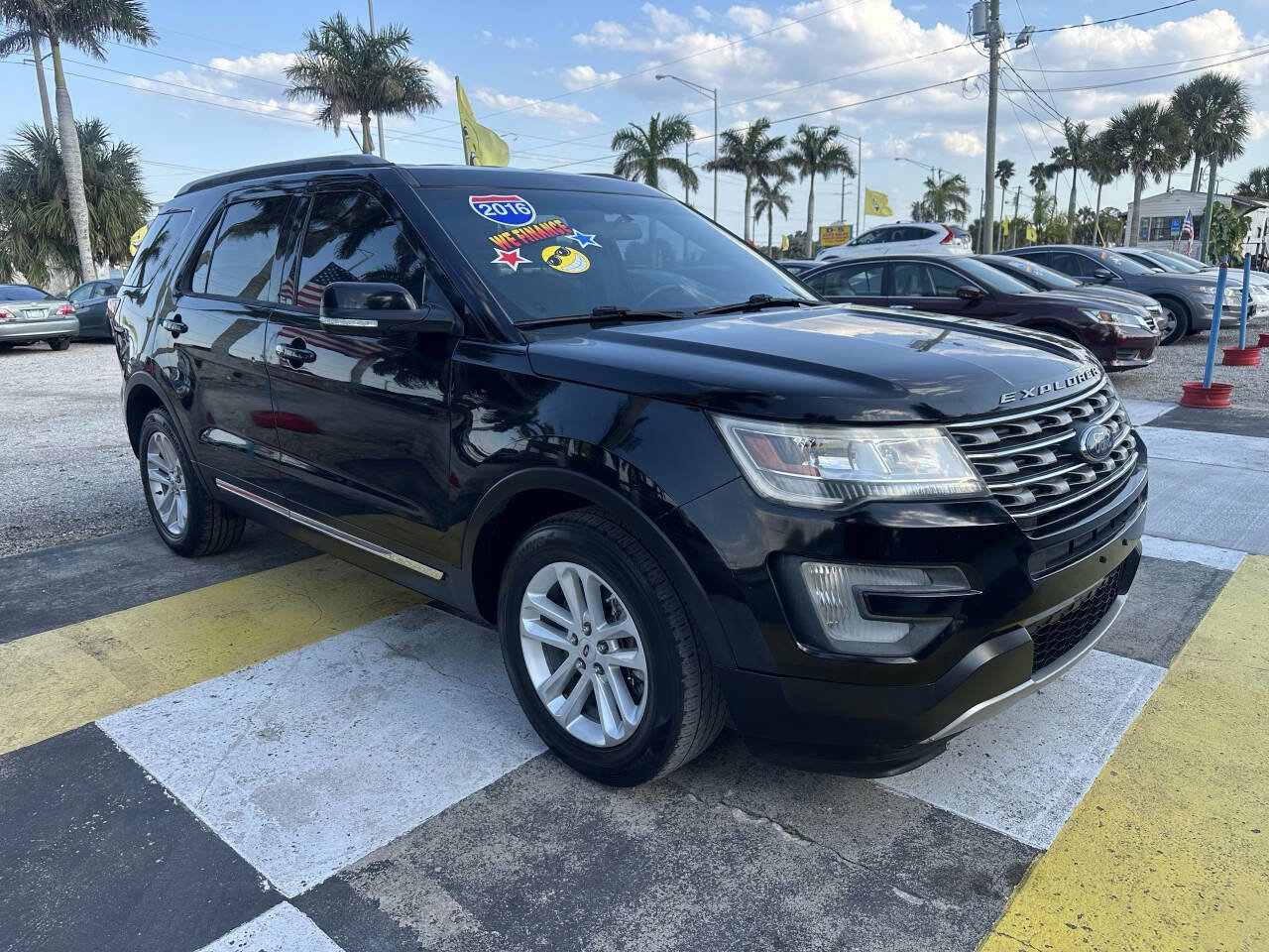Used 2016 Ford Explorer XLT image 3