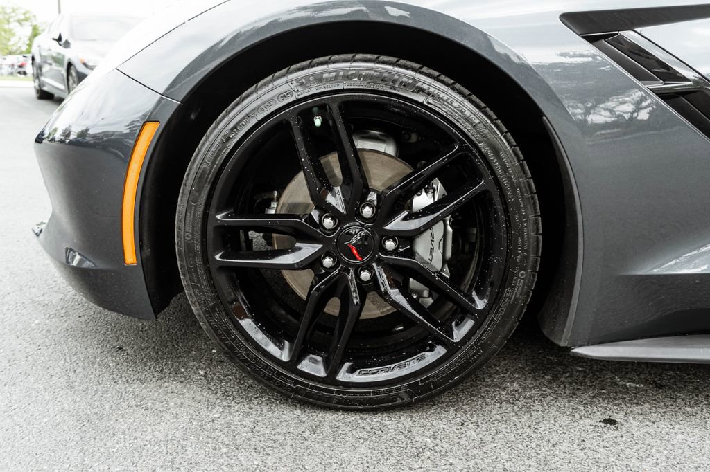 Used 2019 Chevrolet Corvette Stingray Coupe w/ Carbon Flash Badge Package RWD image 28