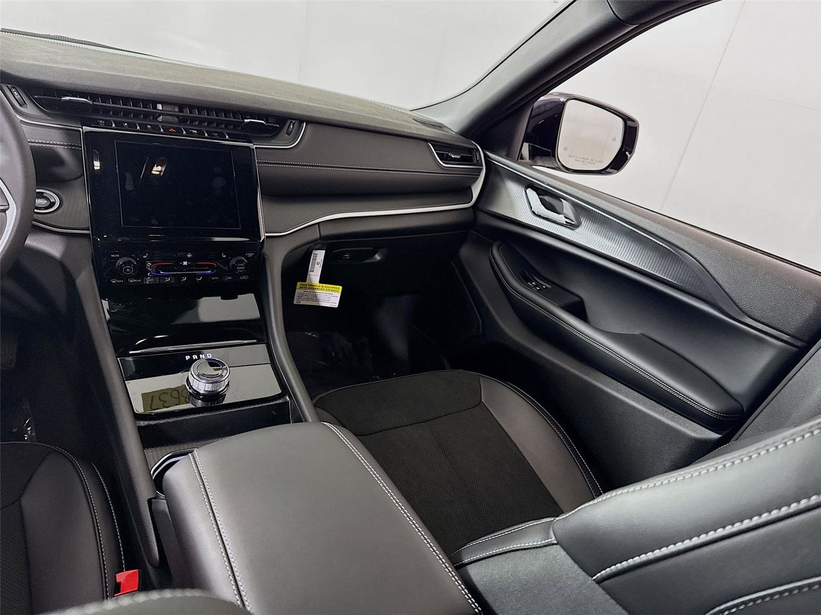 New 2025 Jeep Grand Cherokee Altitude image 16