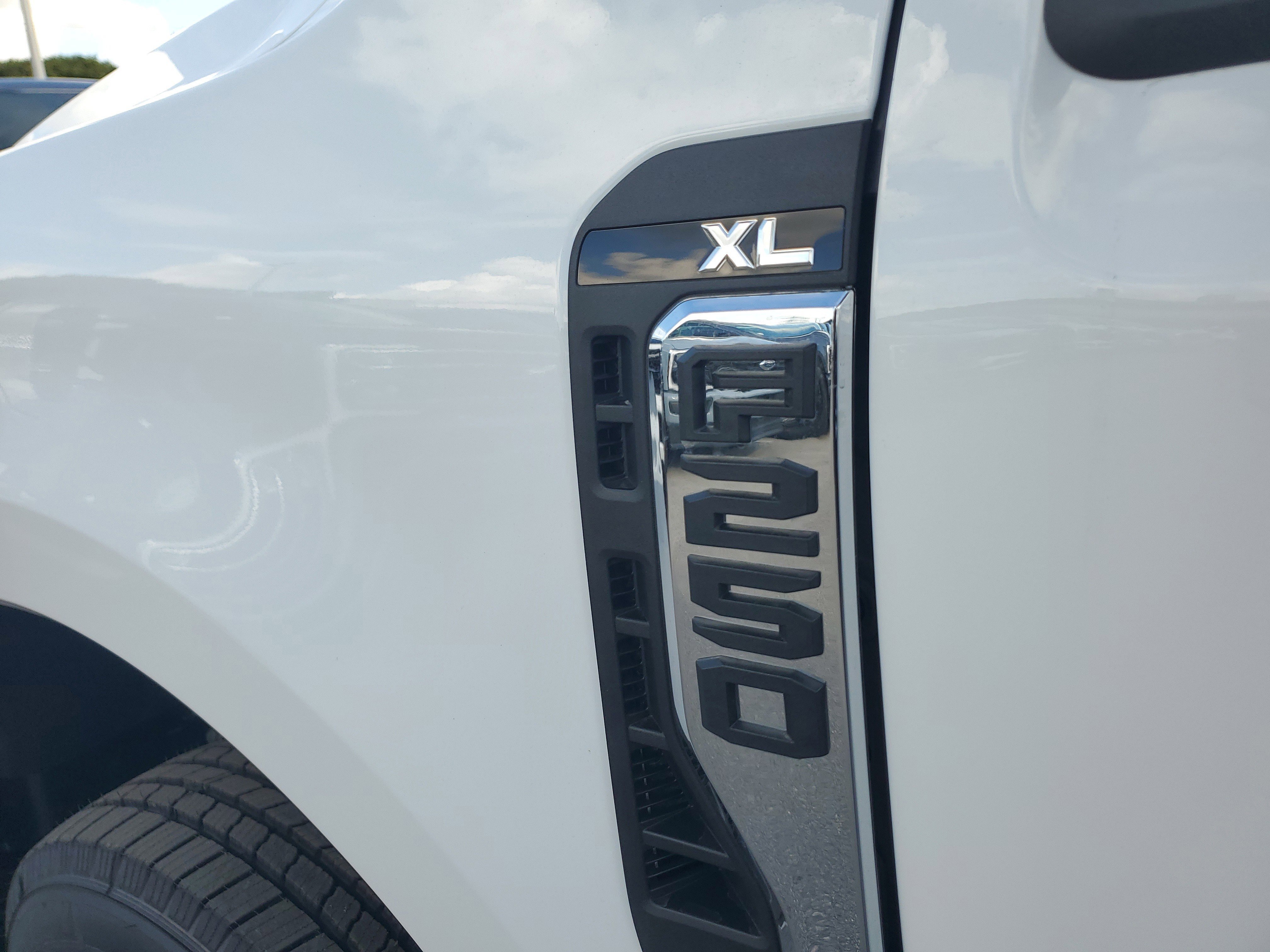 New 2026 Ford F250 XL w/ XL Chrome Package image 8