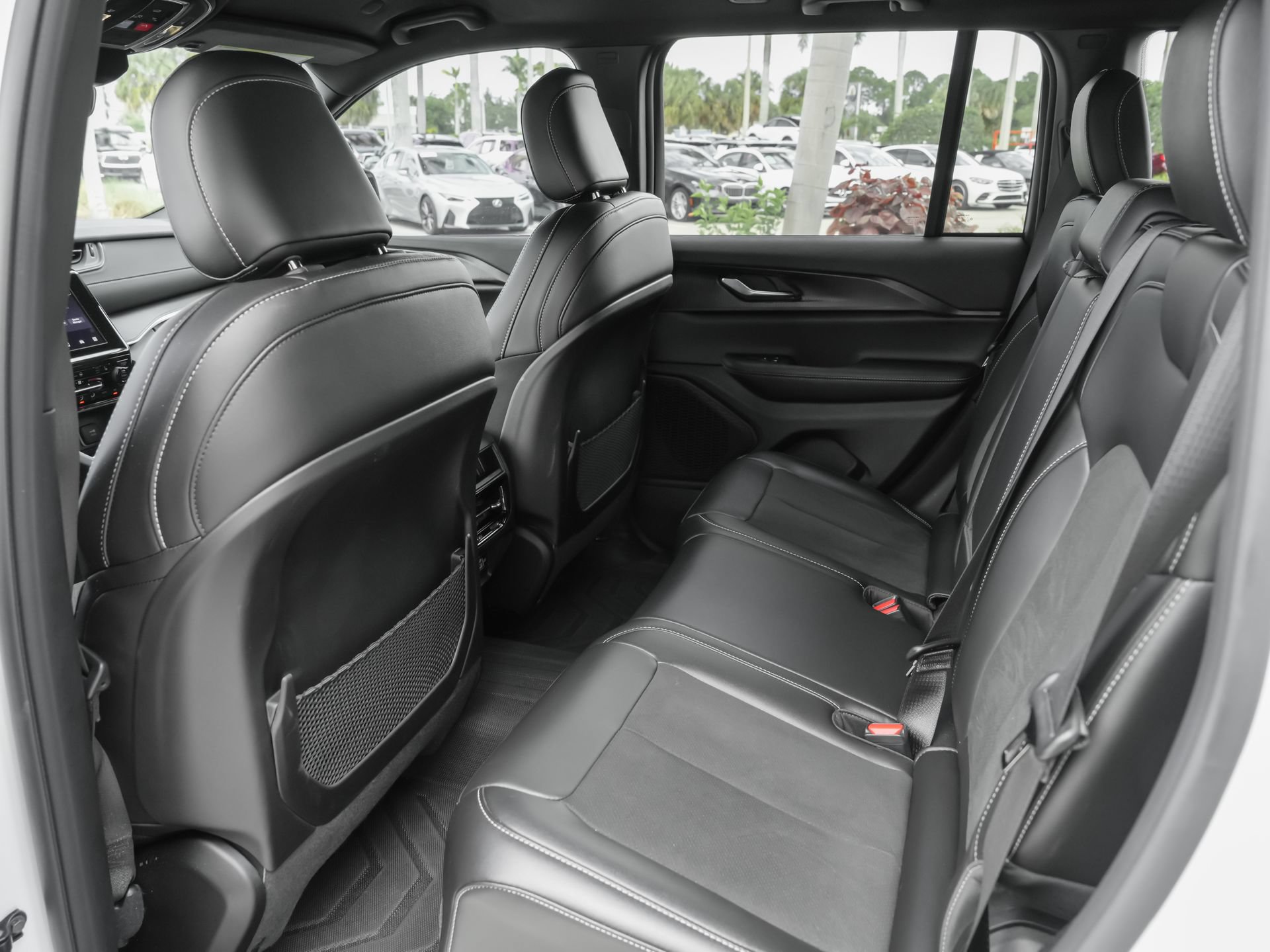 Used 2025 Jeep Grand Cherokee Altitude RWD image 18