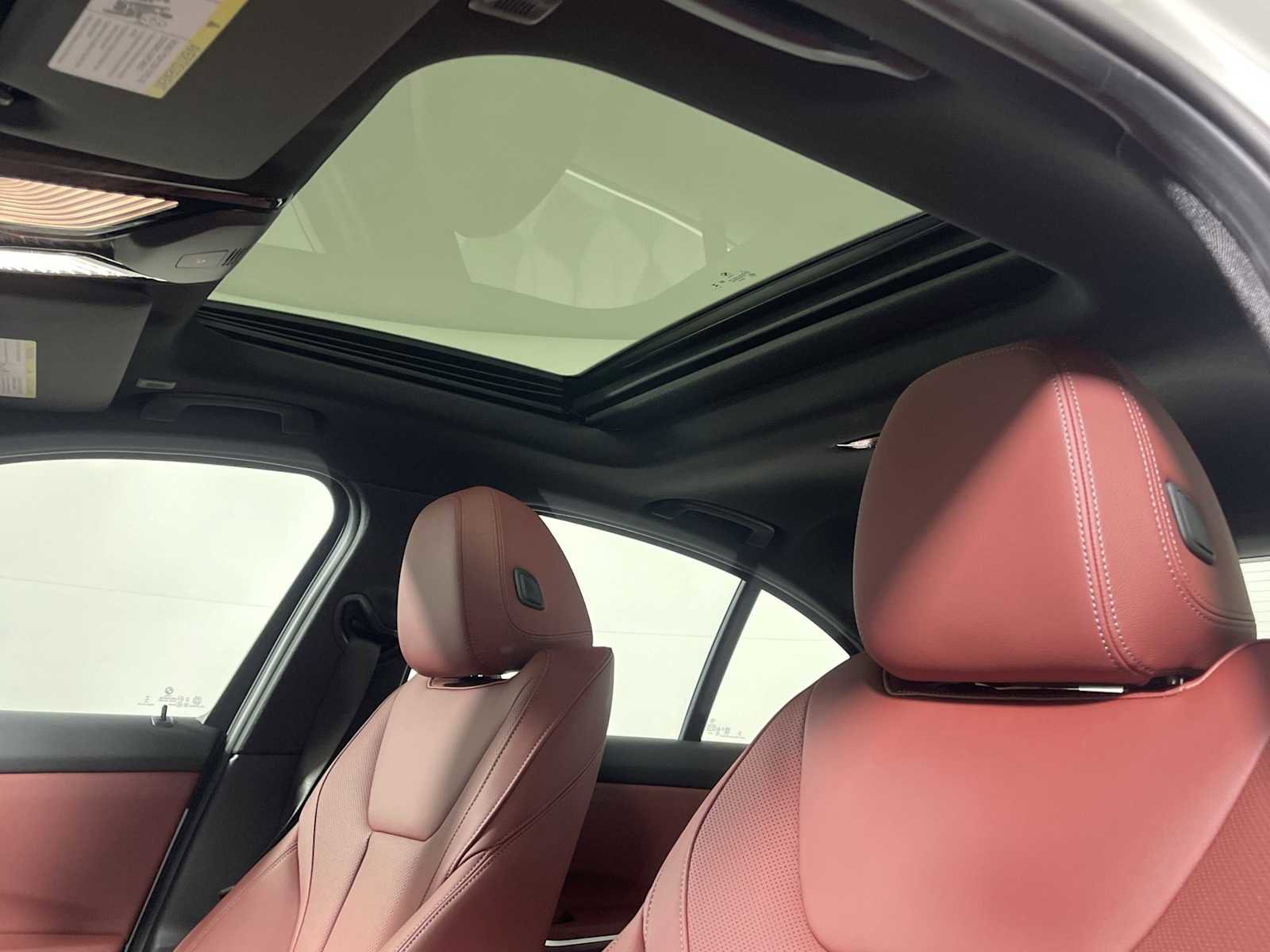 Used 2025 BMW 330i xDrive Sedan w/ Premium Package image 18