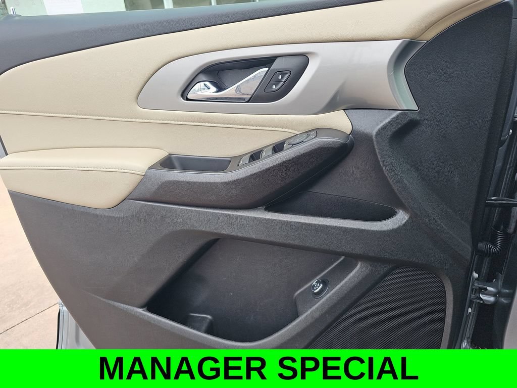Used 2023 Chevrolet Traverse LT w/ LPO, Cargo Package AWD/4WD image 28