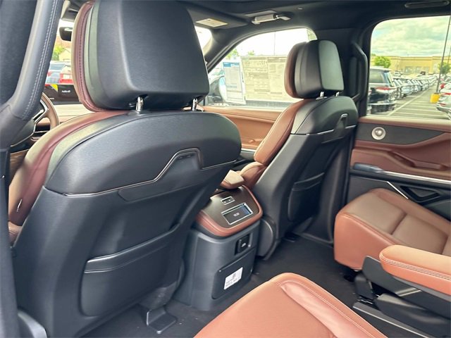 New 2025 Lincoln Navigator L Reserve image 19