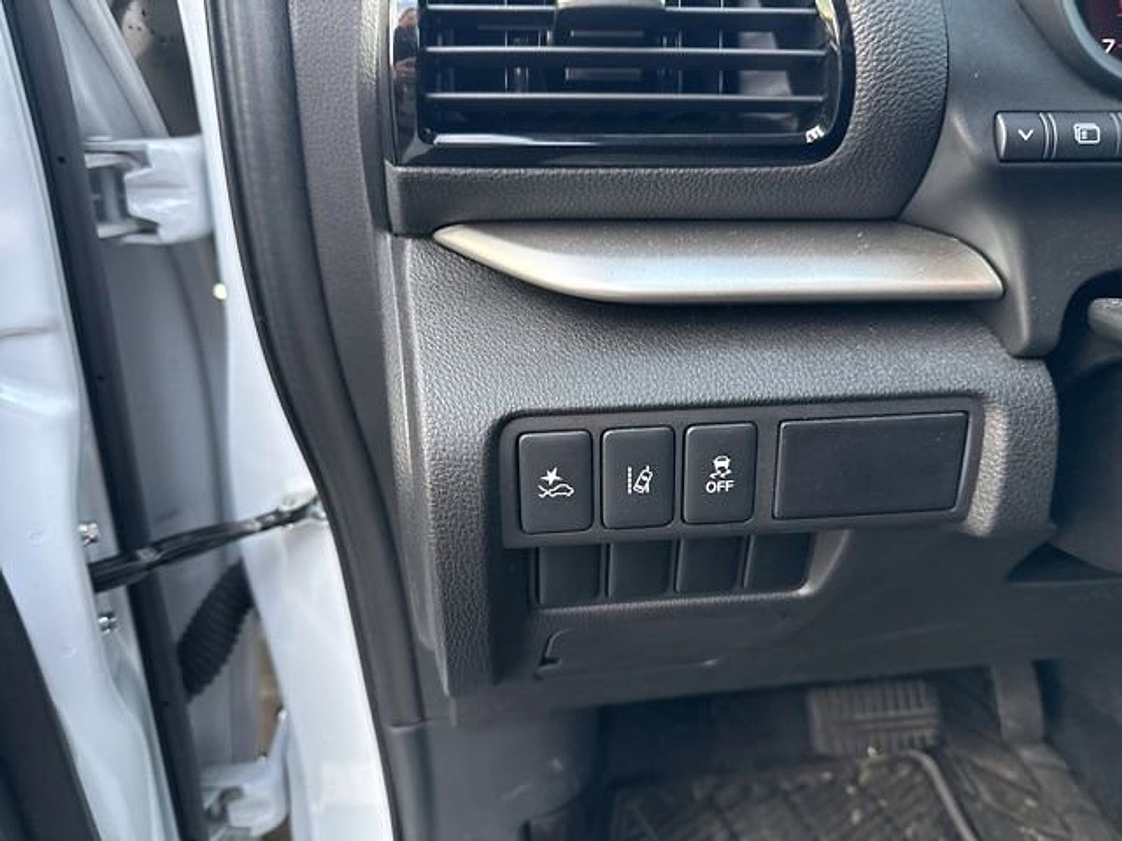 Used 2024 Mitsubishi Eclipse Cross AWD image 17