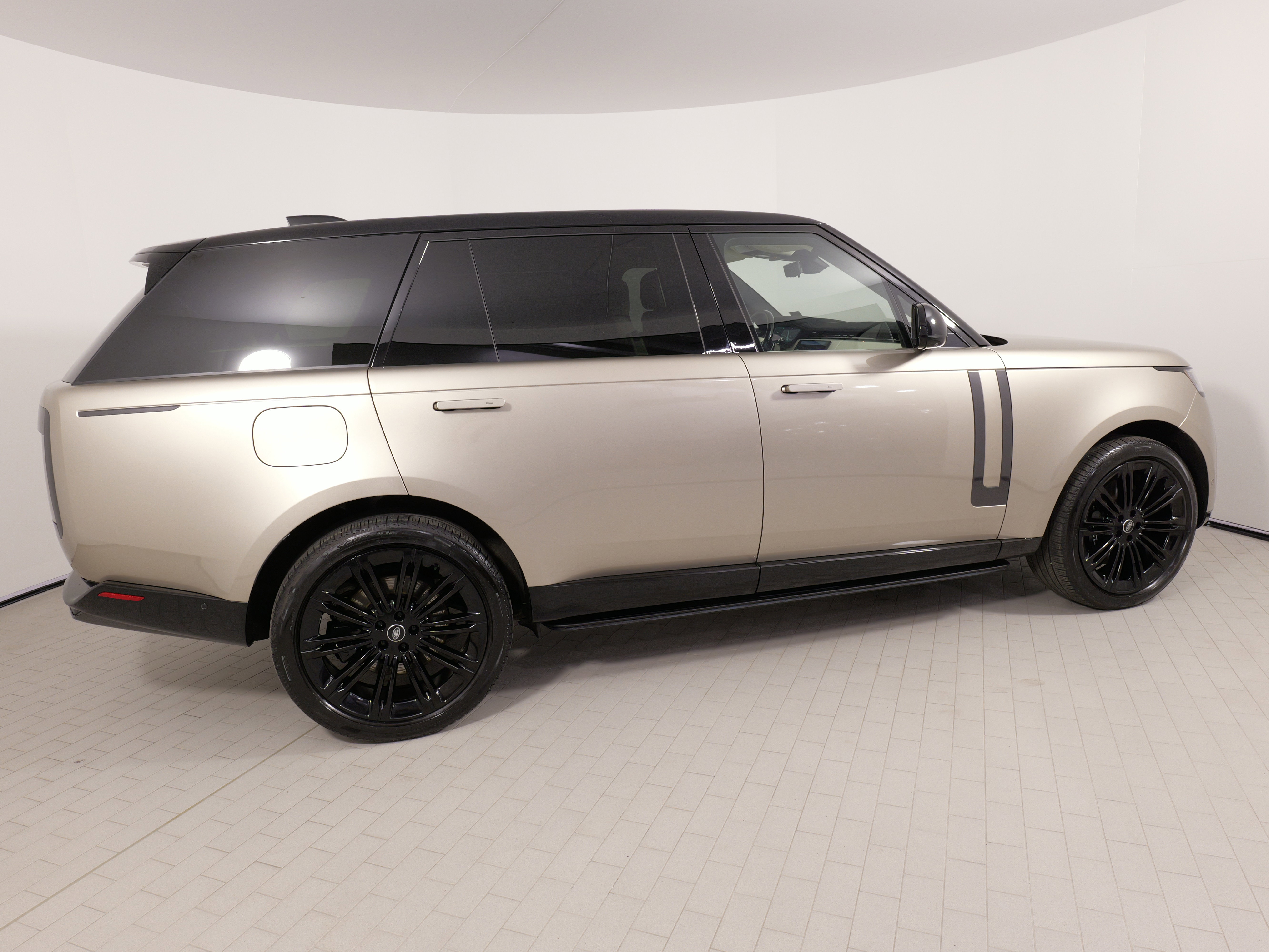 Used 2025 Land Rover Range Rover Long Wheelbase SE image 10