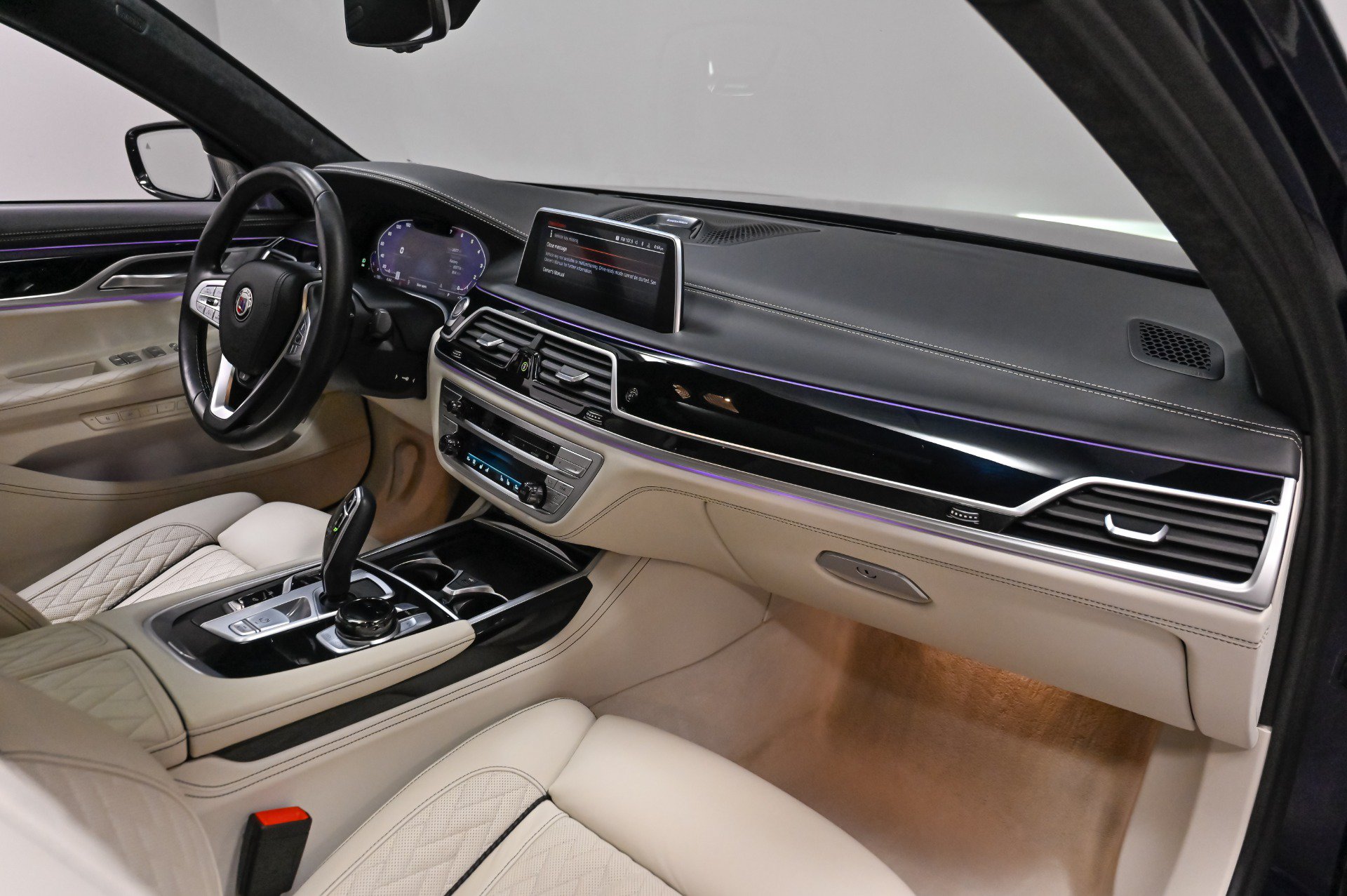 Used 2022 BMW ALPINA B7 xDrive AWD/4WD image 43