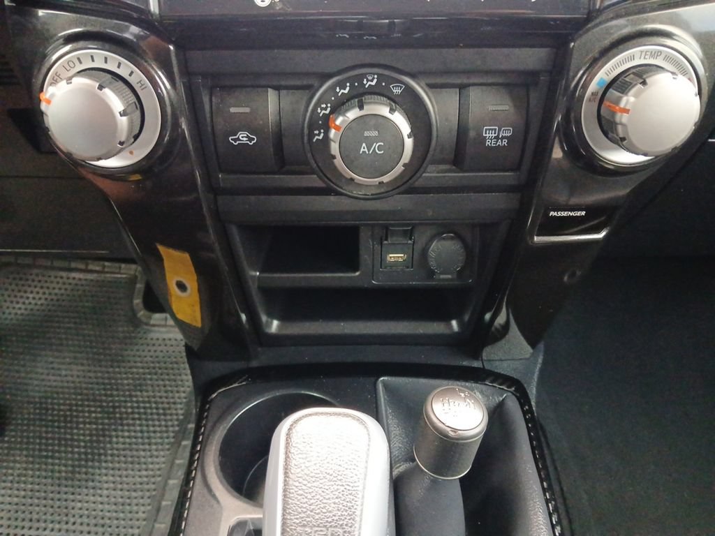 Used 2022 Toyota 4Runner TRD Off-Road Premium AWD/4WD image 4
