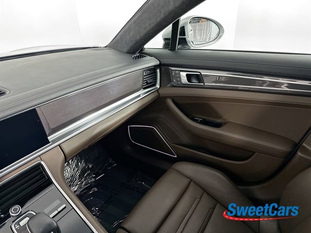 Used 2022 Porsche Panamera GTS image 34