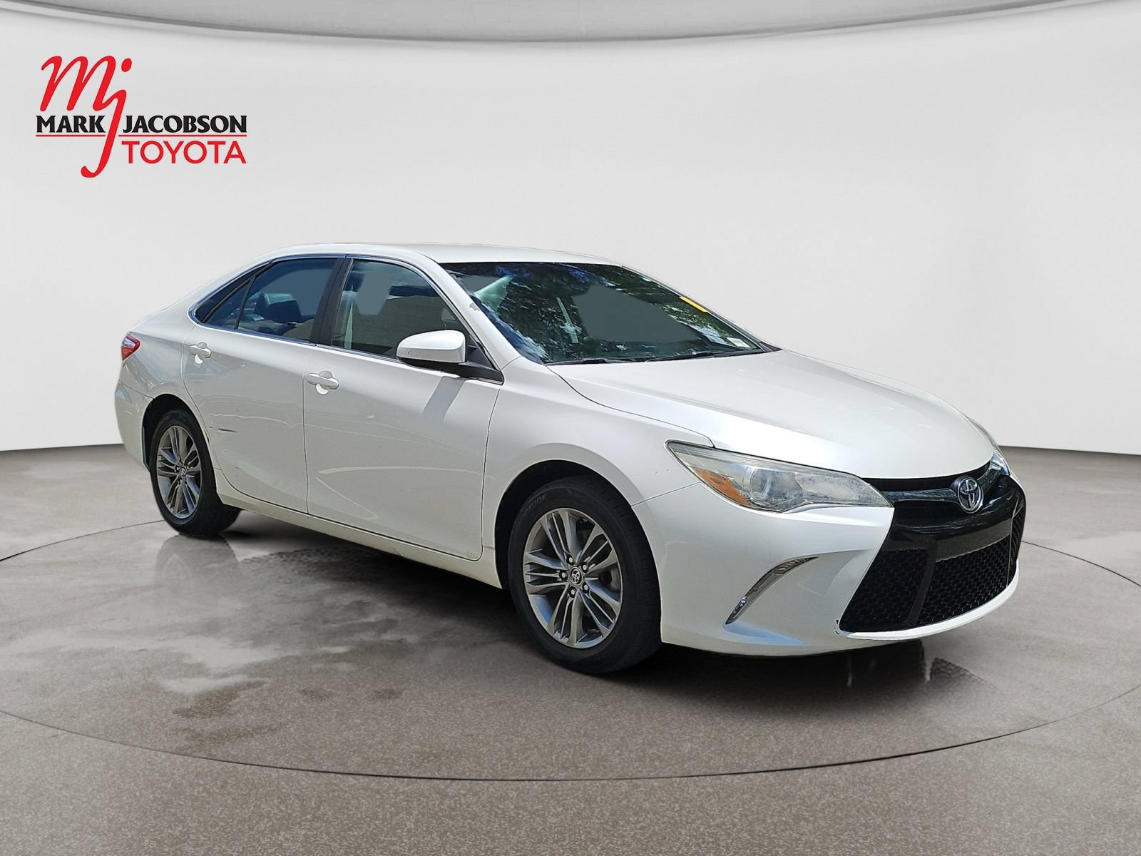 Used 2015 Toyota Camry SE FWD image 4