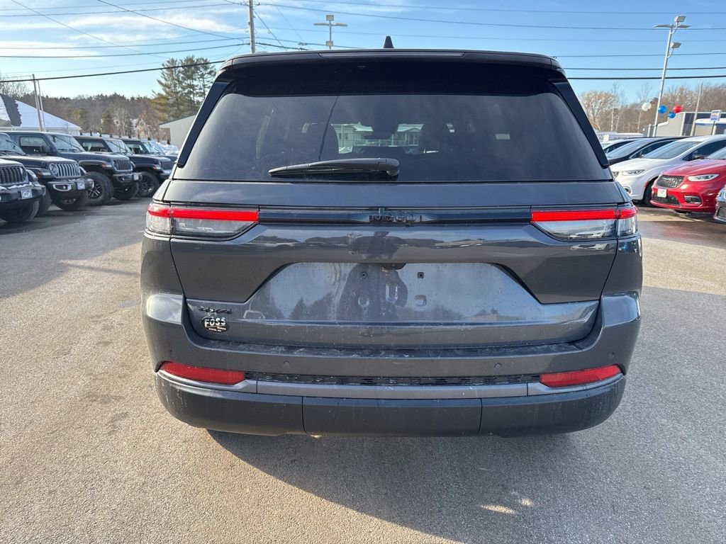 New 2026 Jeep Grand Cherokee Laredo image 4