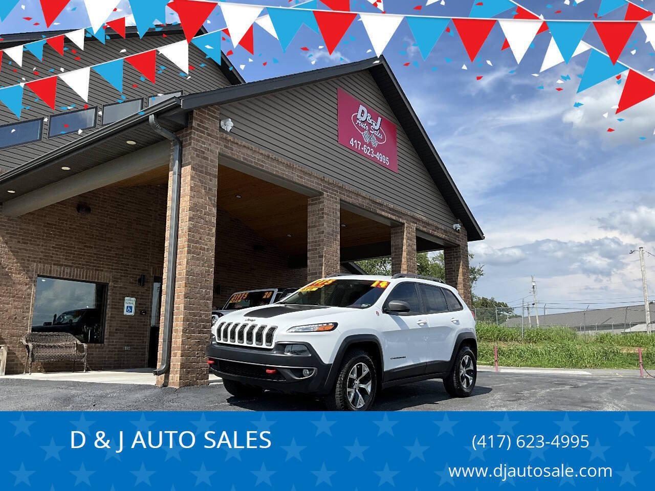 Used 2014 Jeep Cherokee Trailhawk w/ Comfort/Convenience Group AWD/4WD image 1