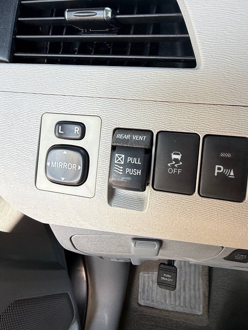 Used 2013 Toyota Sienna XLE FWD image 26