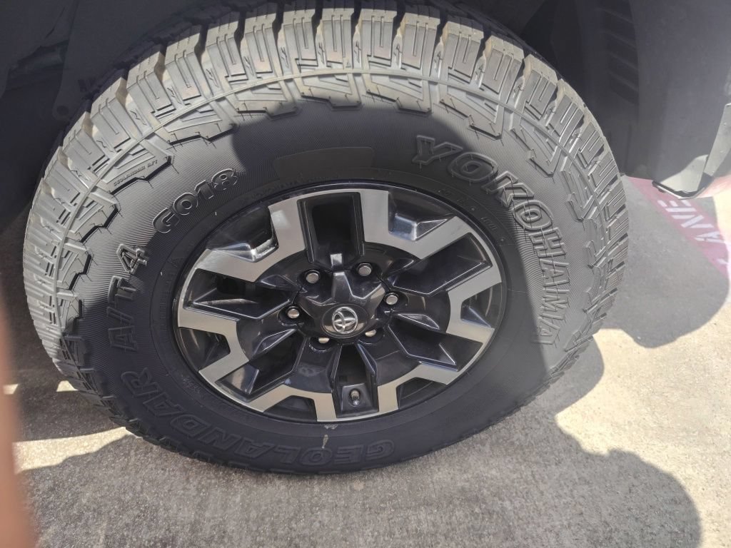 Certified 2020 Toyota Tacoma TRD Off-Road AWD/4WD image 13