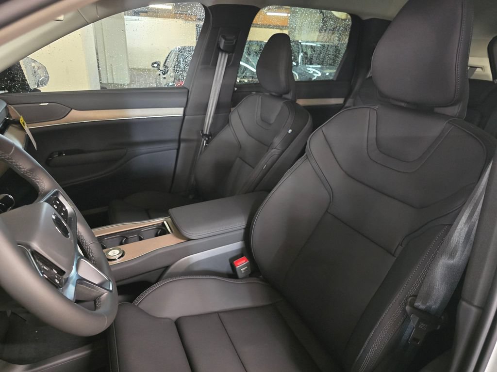 New 2025 Volvo EX90 Plus AWD/4WD image 22