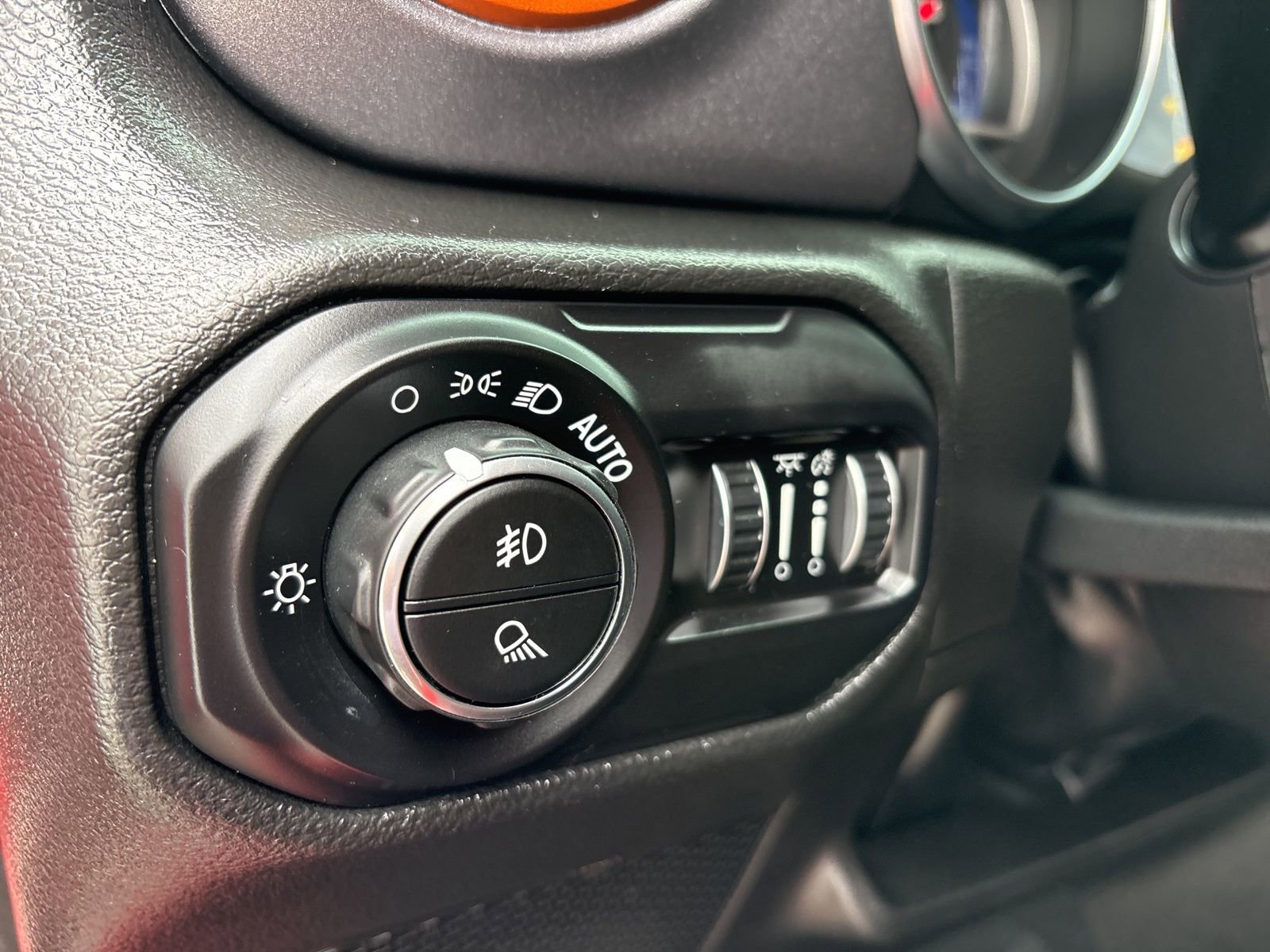 Used 2022 Jeep Gladiator Mojave w/ Trailer Tow Package AWD/4WD image 12