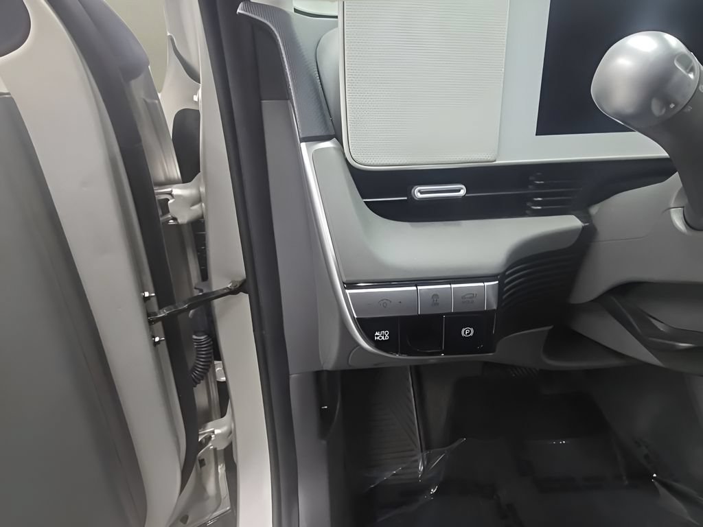 Certified 2024 Hyundai Ioniq 5 SEL AWD/4WD image 11