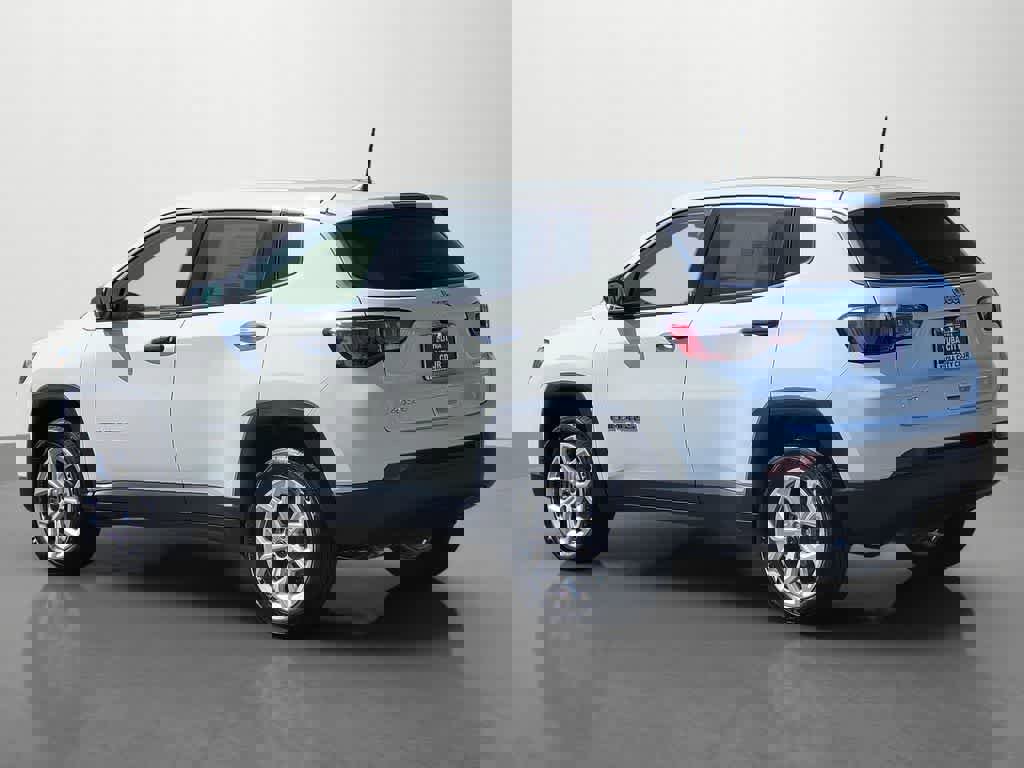 New 2025 Jeep Compass Sport image 4