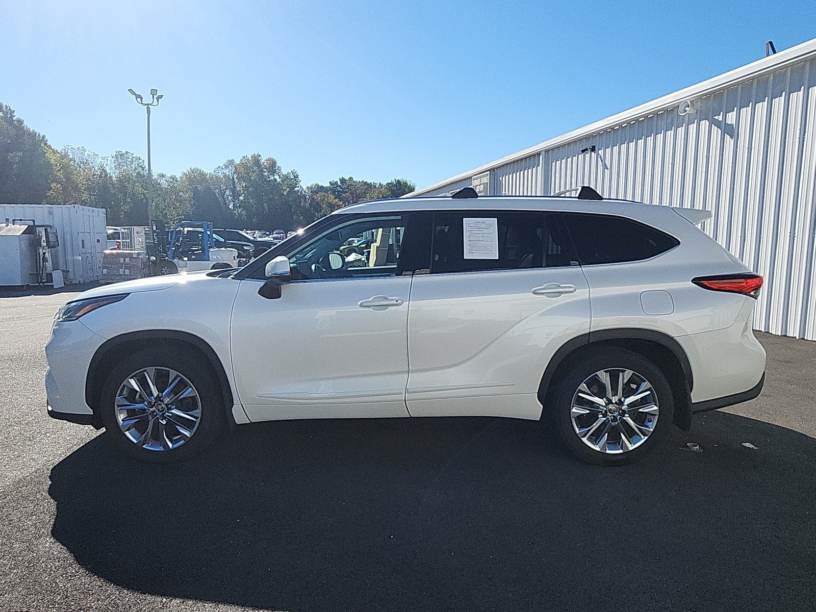 Used 2021 Toyota Highlander Limited AWD/4WD image 2