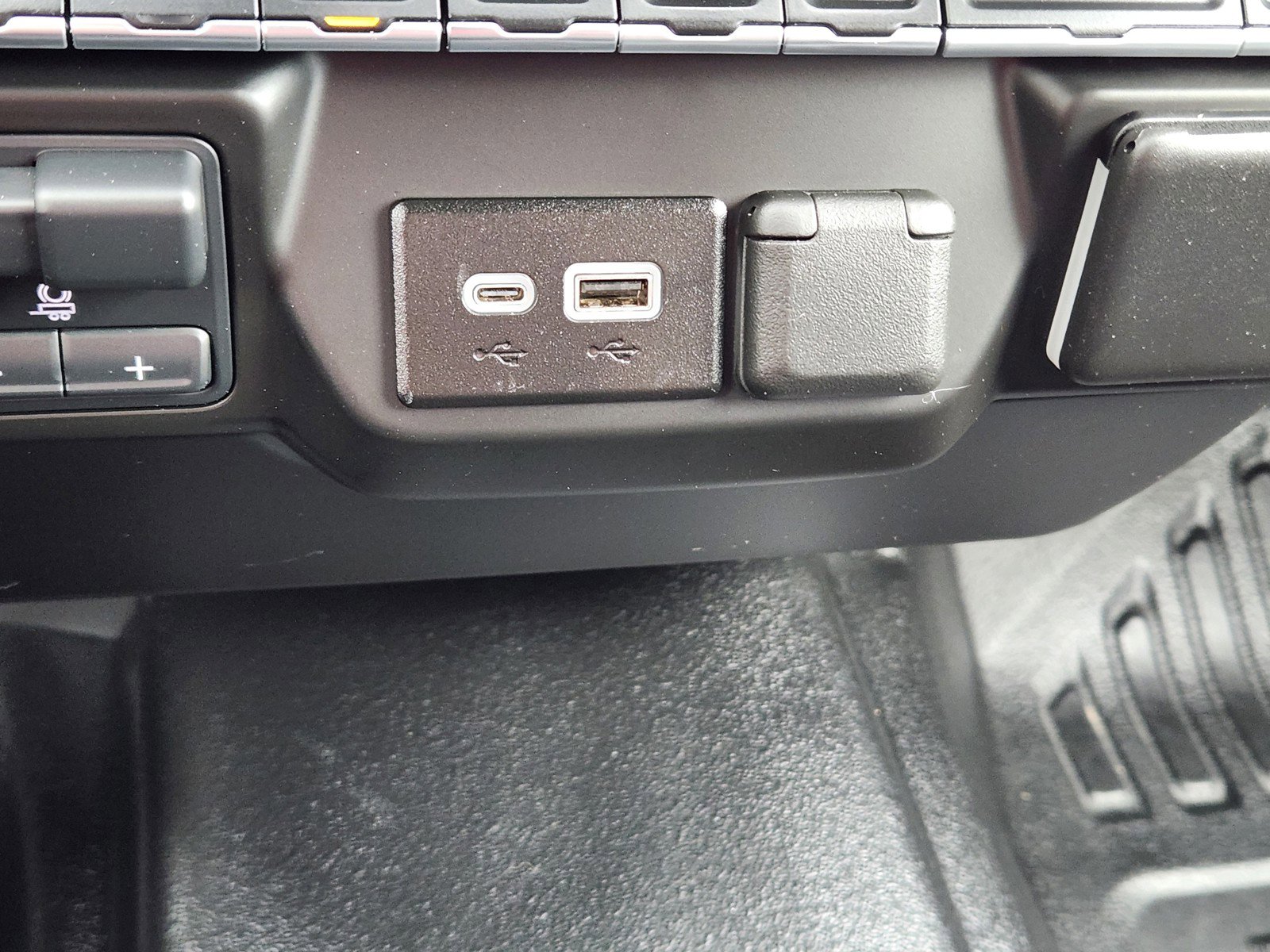 Used 2024 GMC Sierra 1500 Pro w/ Pro Value Package AWD/4WD image 16