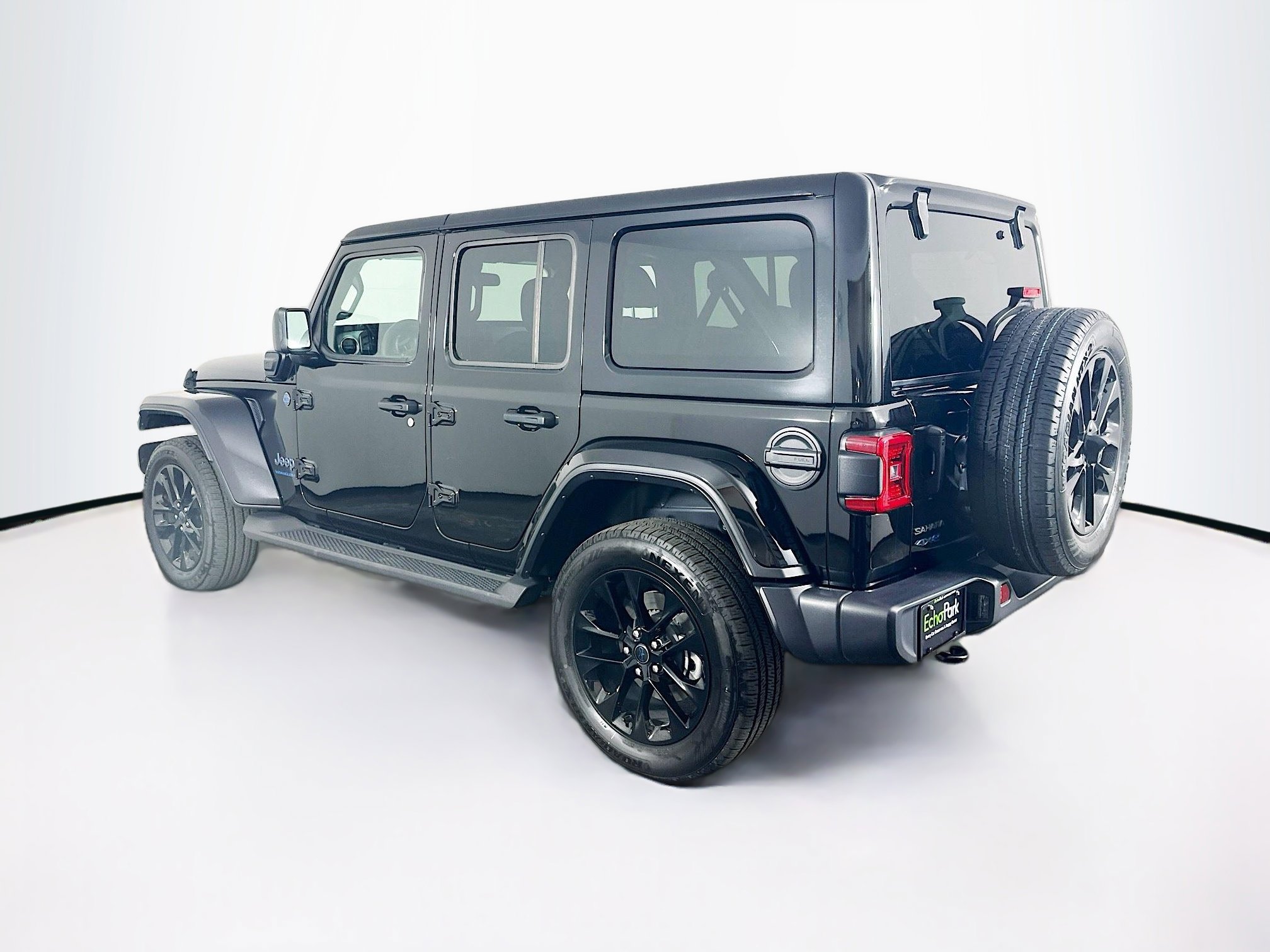 Used 2025 Jeep Wrangler Sahara AWD/4WD image 5