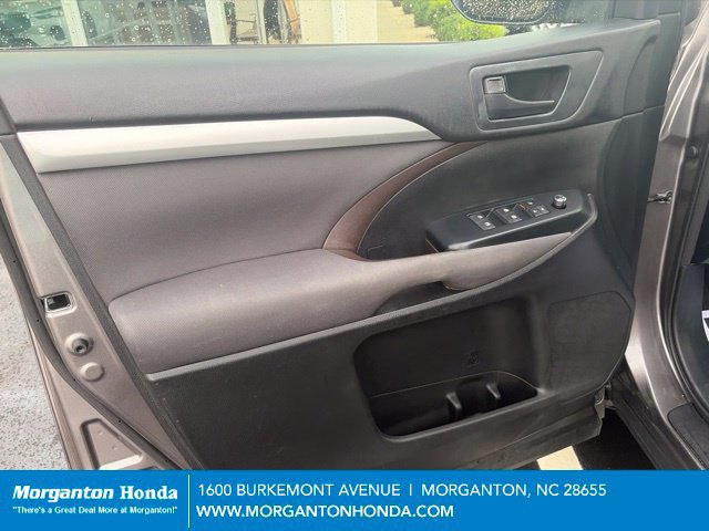 Used 2017 Toyota Highlander LE AWD/4WD image 10