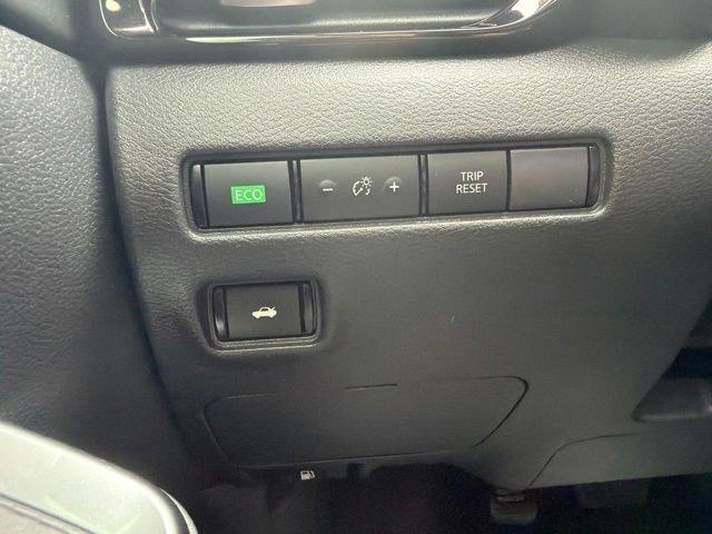 Used 2023 Nissan Sentra SR w/ SR Premium Package FWD image 28