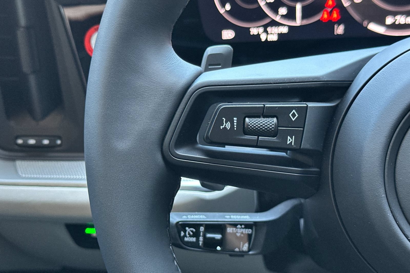 New 2026 Porsche Cayenne Coupe AWD/4WD image 31
