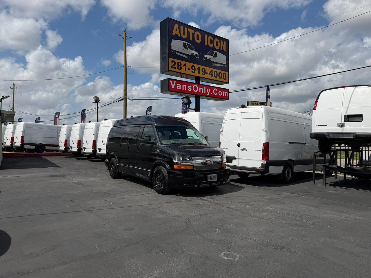 Used 2017 Chevrolet Express 2500 image 29