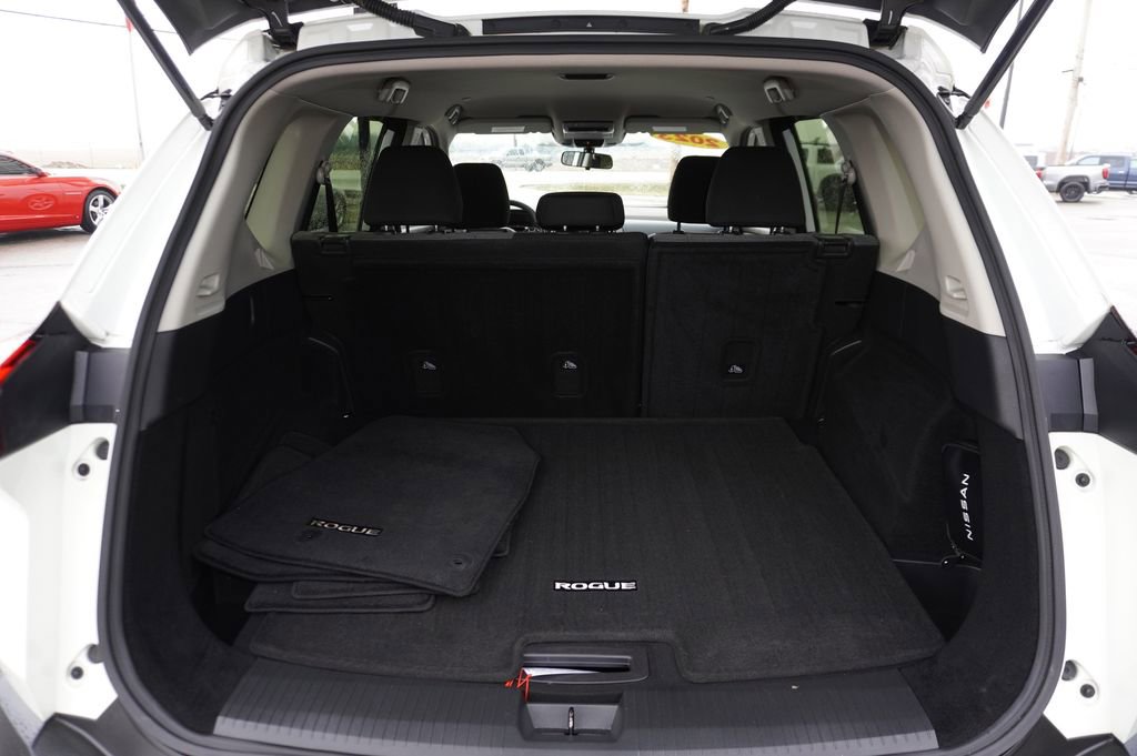 Used 2023 Nissan Rogue SV image 25