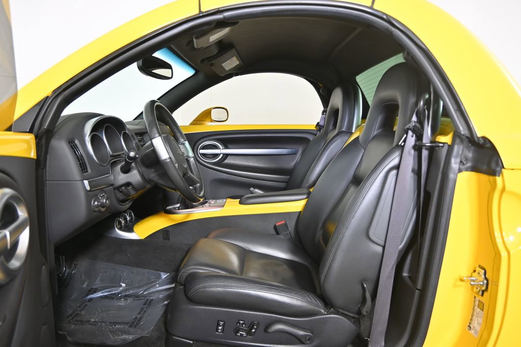 Used 2005 Chevrolet SSR w/ Preferred Equipment Group RWD image 18