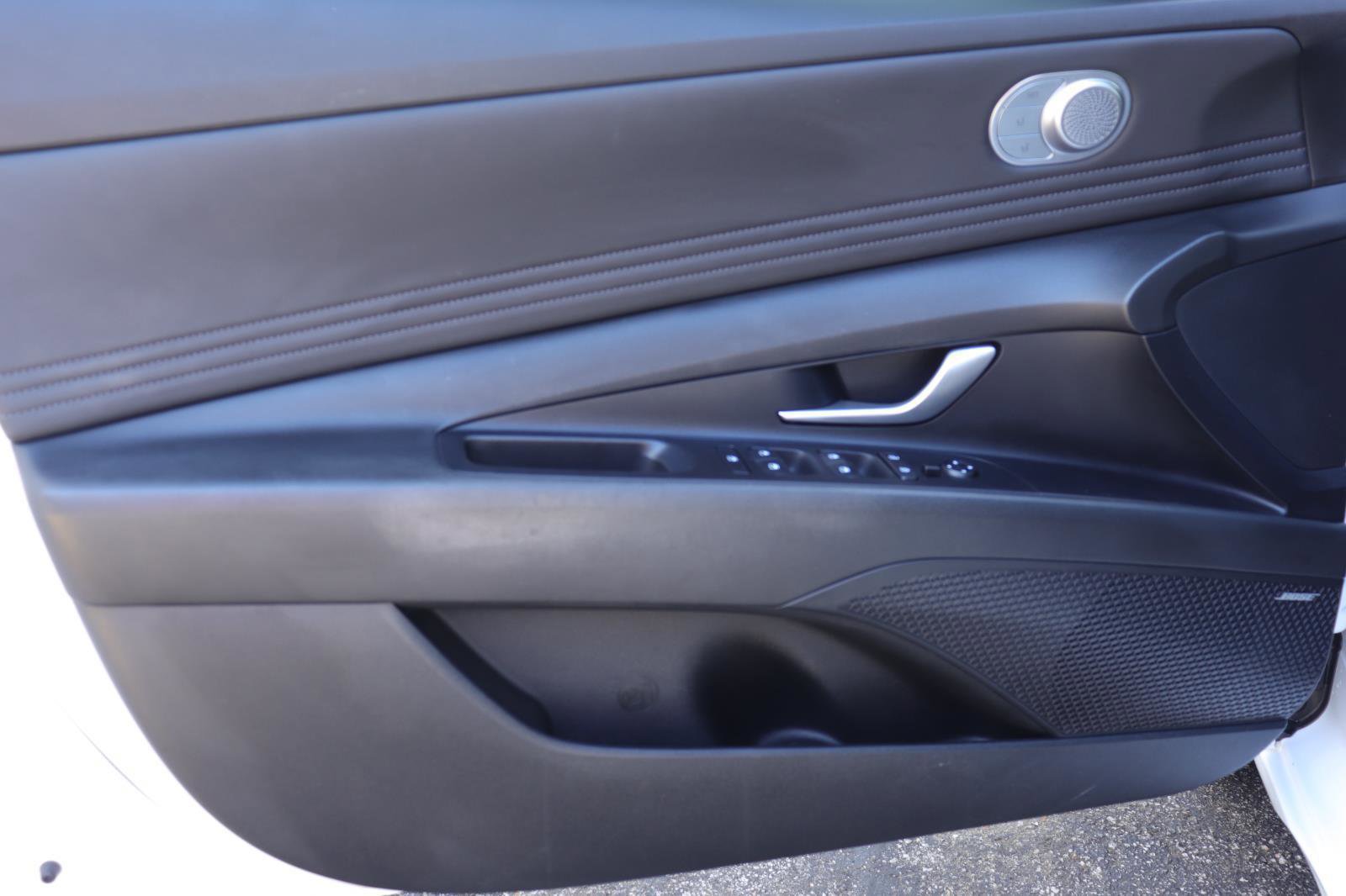 Used 2023 Hyundai Elantra Limited w/ Cargo Package image 10