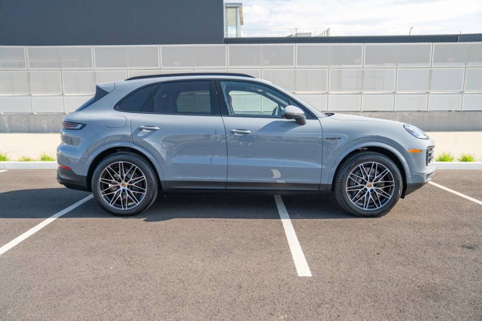 New 2026 Porsche Cayenne E-Hybrid AWD/4WD image 8
