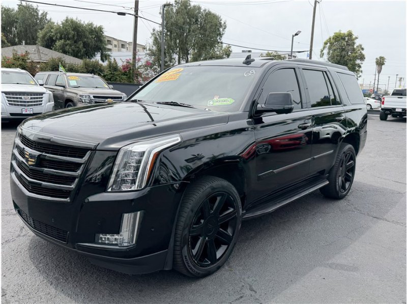 Used 2018 Cadillac Escalade Luxury image 3