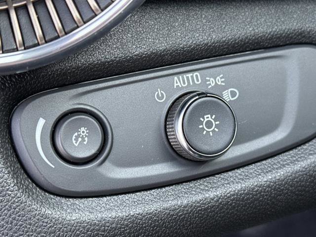 Used 2024 Chevrolet Trax ACTIV w/ Sunroof Package FWD image 9