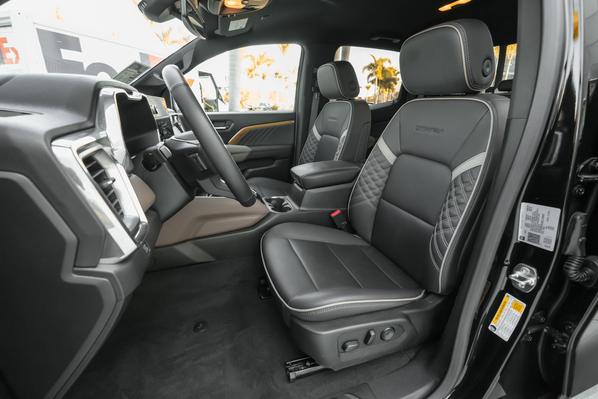 Used 2024 GMC Canyon Denali w/ LPO, Denali Black Edition image 7