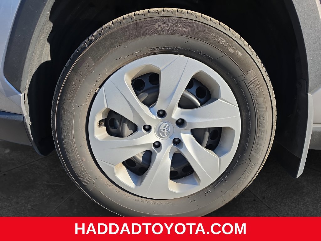 Used 2024 Toyota RAV4 LE AWD/4WD image 15