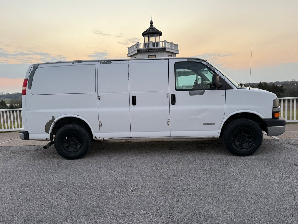 Used 2005 Chevrolet Express 3500 w/ Express Access Plus Package image 4