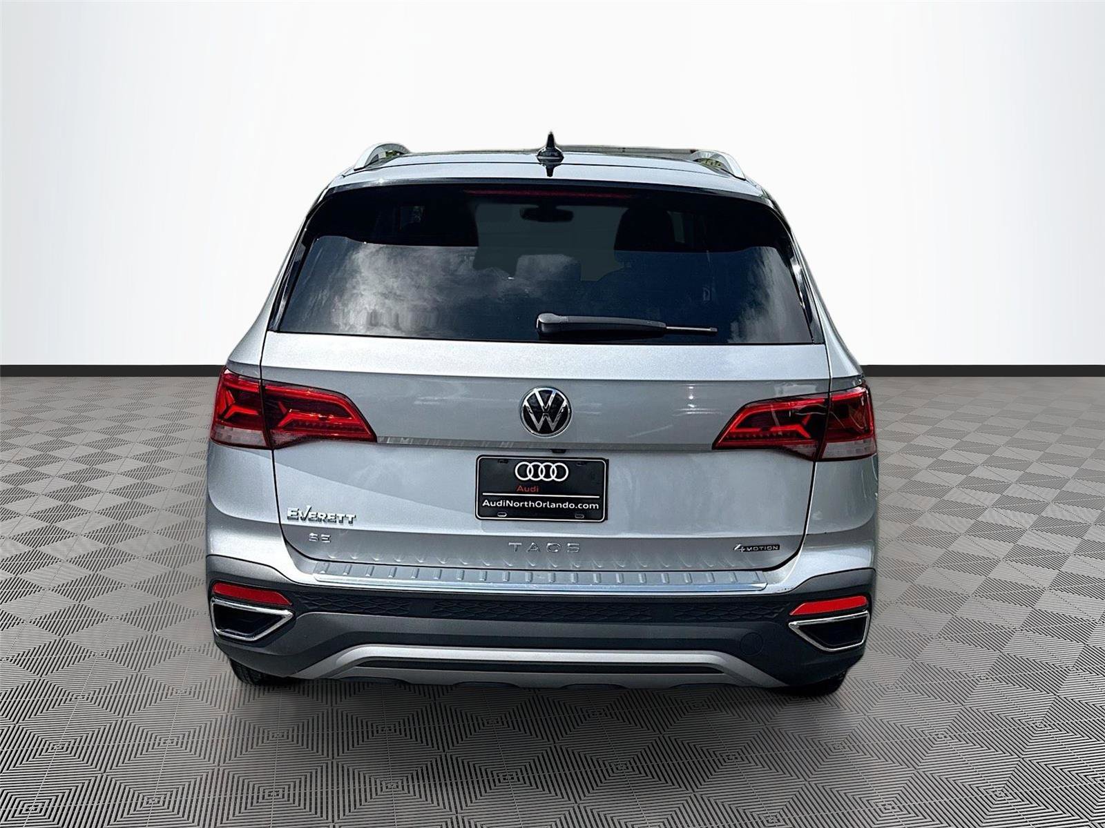 Used 2023 Volkswagen Taos SE w/ Panoramic Sunroof Package AWD/4WD image 6