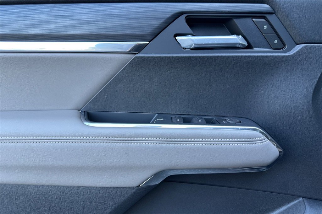 New 2025 GMC Acadia Elevation image 9