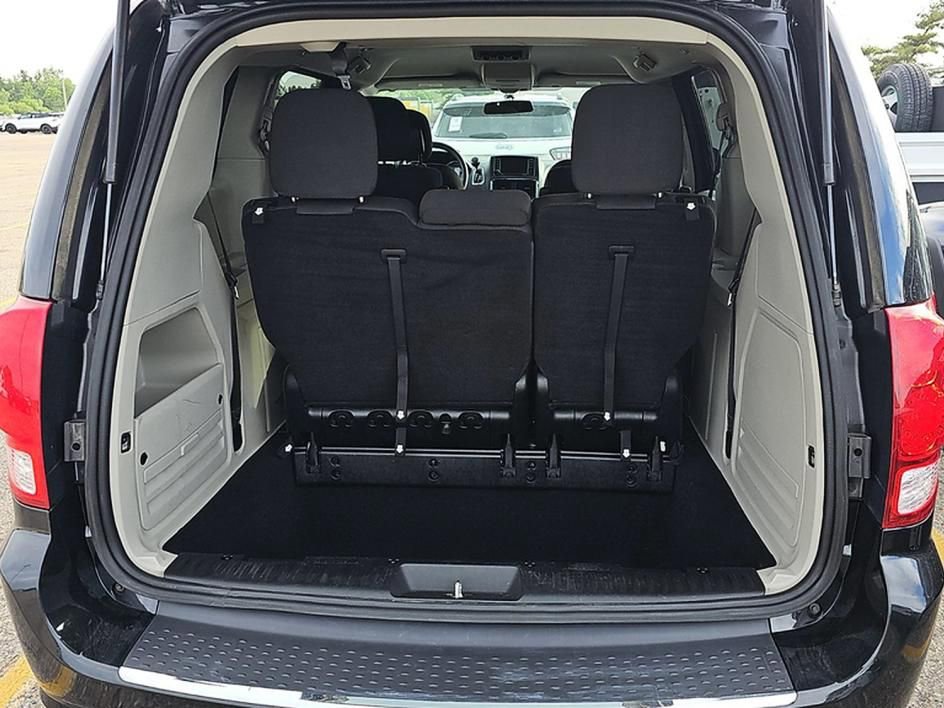 Used 2018 Dodge Grand Caravan SE FWD image 9