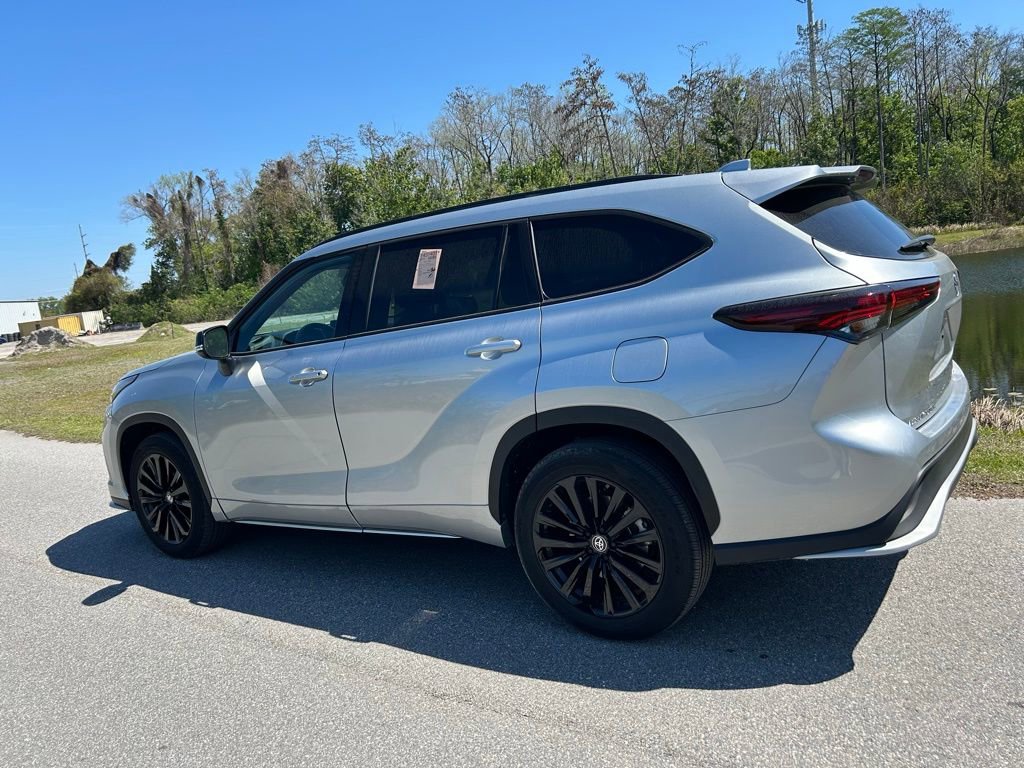 Used 2025 Toyota Highlander XSE image 3